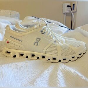 Women’s cloud 5 on cloud running shoes